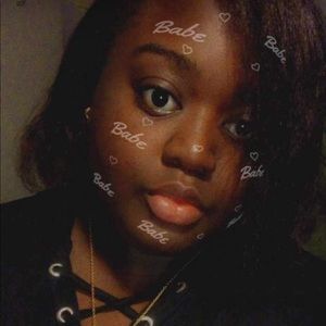 Meet your Posher, Cinthia